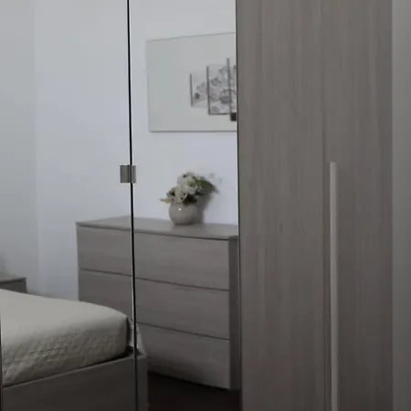 Chez Les Soeurs פומפיי